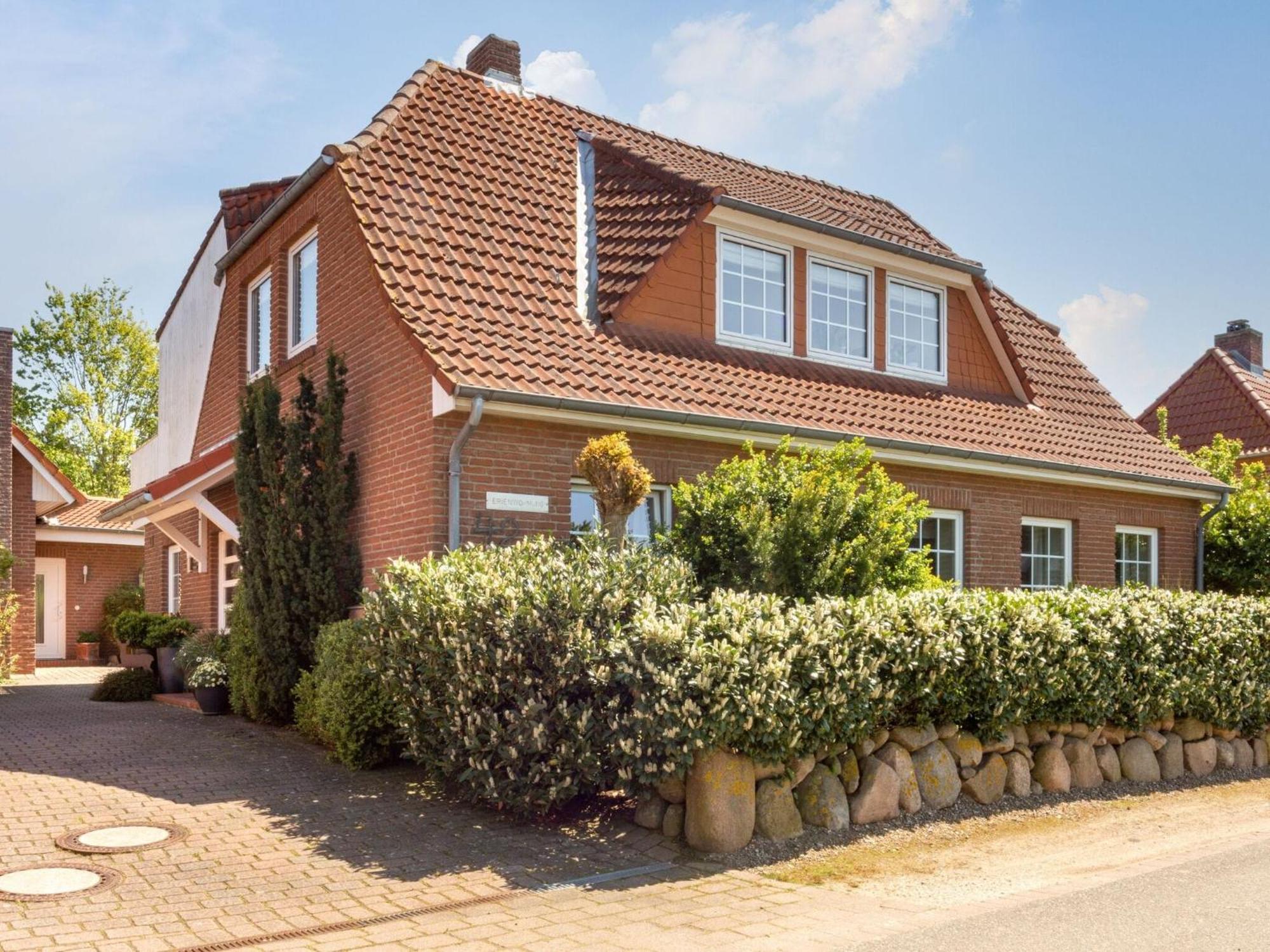 Enticing Holiday Home In Oldenburg With Garden Near Sea Dannau Luaran gambar